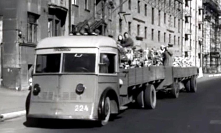 Грузовой троллейбус ЯТБ-1