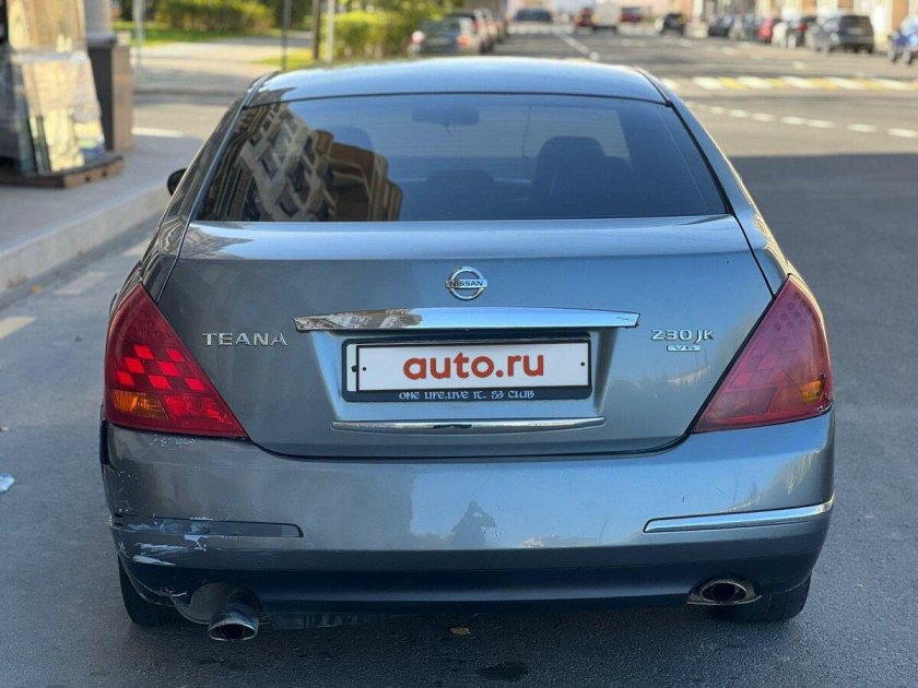 Ниссан Теана вид сзади