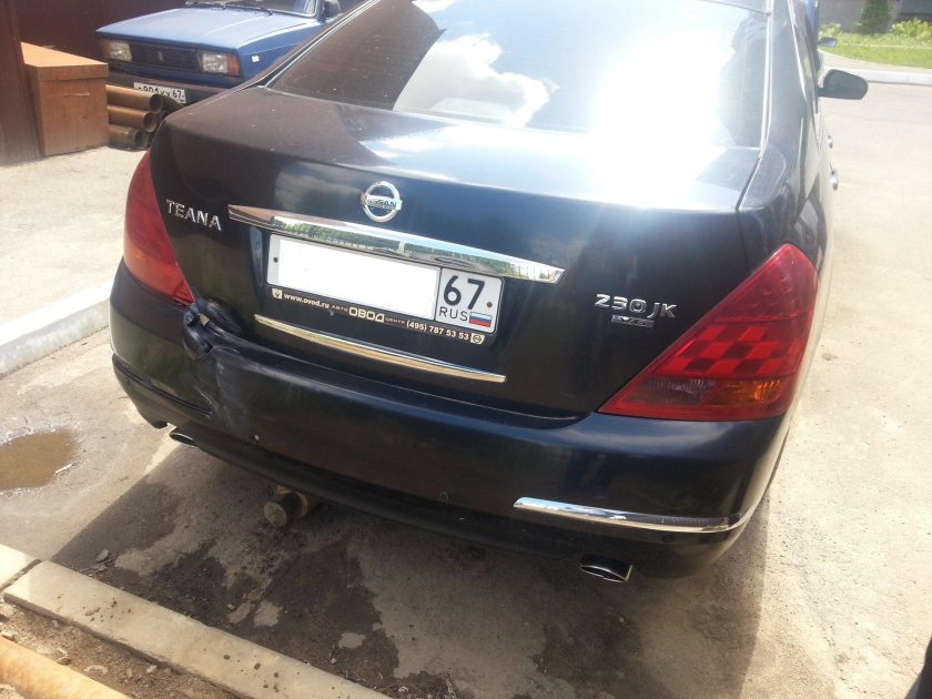 Ниссан Теана сзади