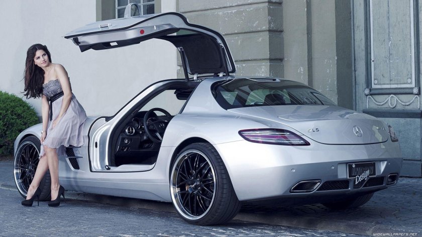 Mercedes-Benz SLS девушка