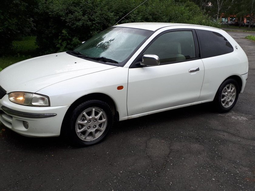 Мицубиси Мираж 2000