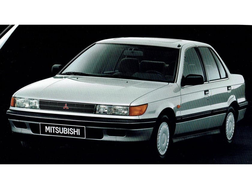 Mitsubishi lancer старый