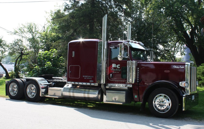 Peterbilt 389
