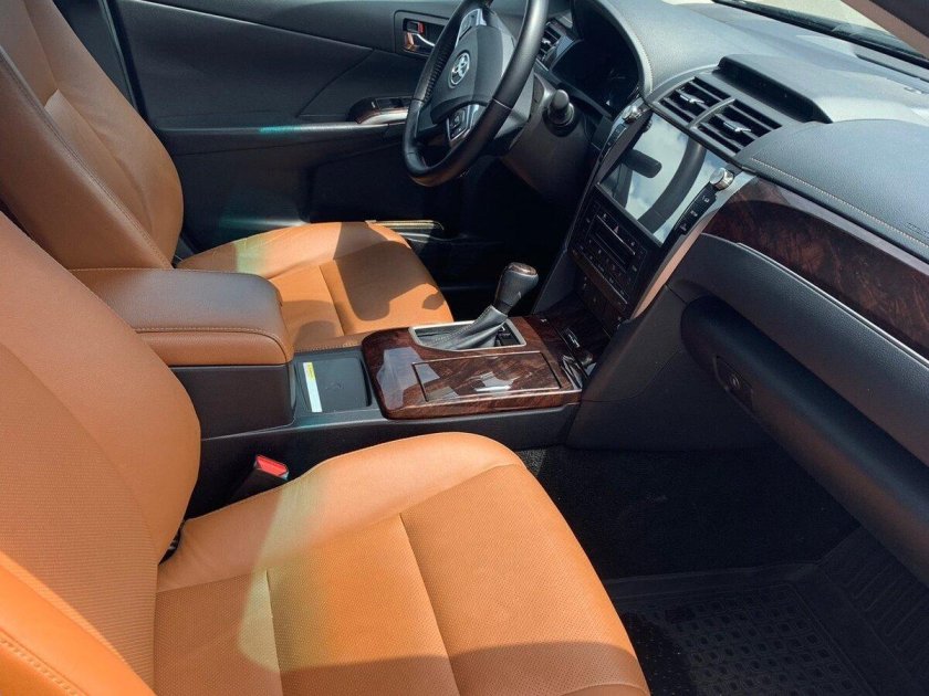 Toyota Camry 2017 рыжий салон