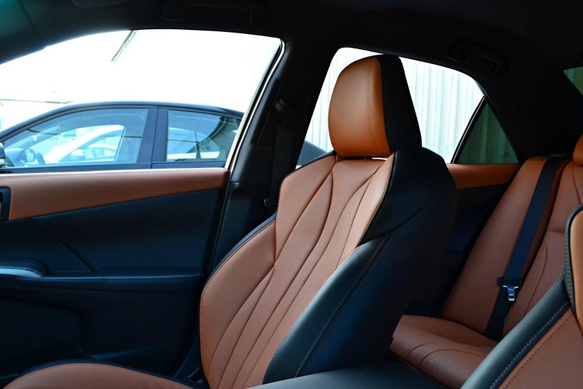 Toyota Camry рыжий салон