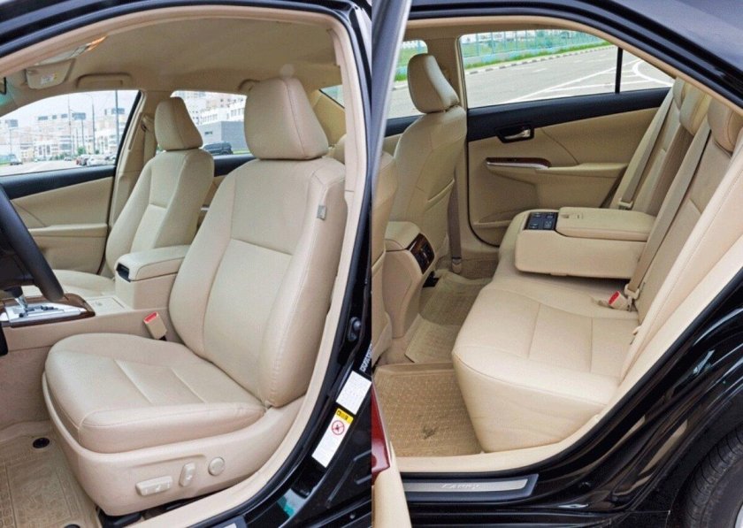 Бежевый салон Тойота Камри 40