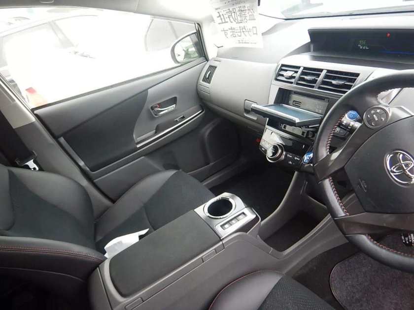 Prius Alpha s Tune Black 2