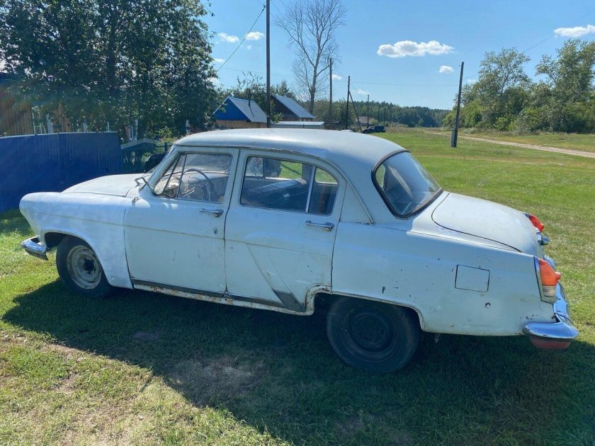 Волга газ 21 белая