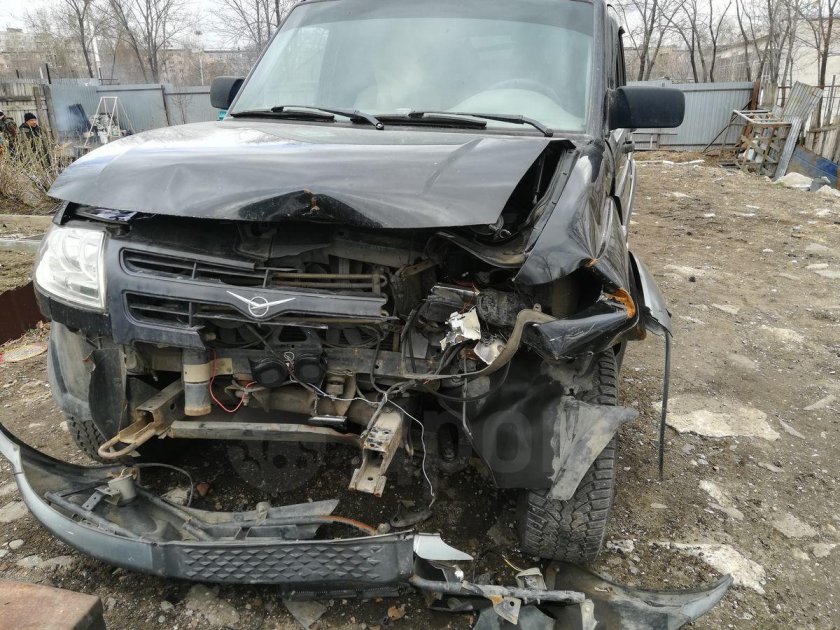 Разбитый уаз патриот