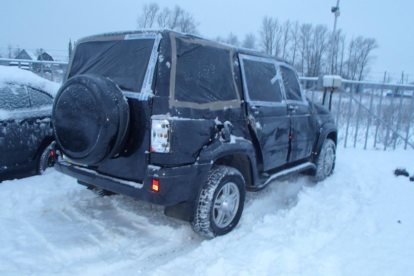 Черный уаз патриот