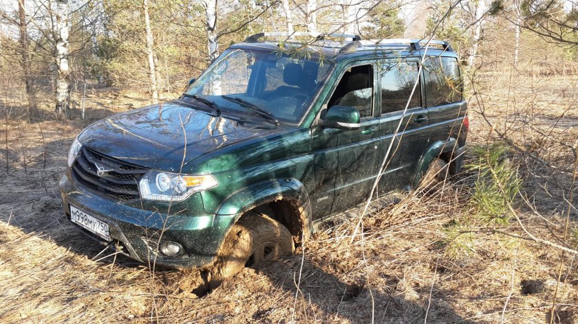 УАЗ Патриот в болоте