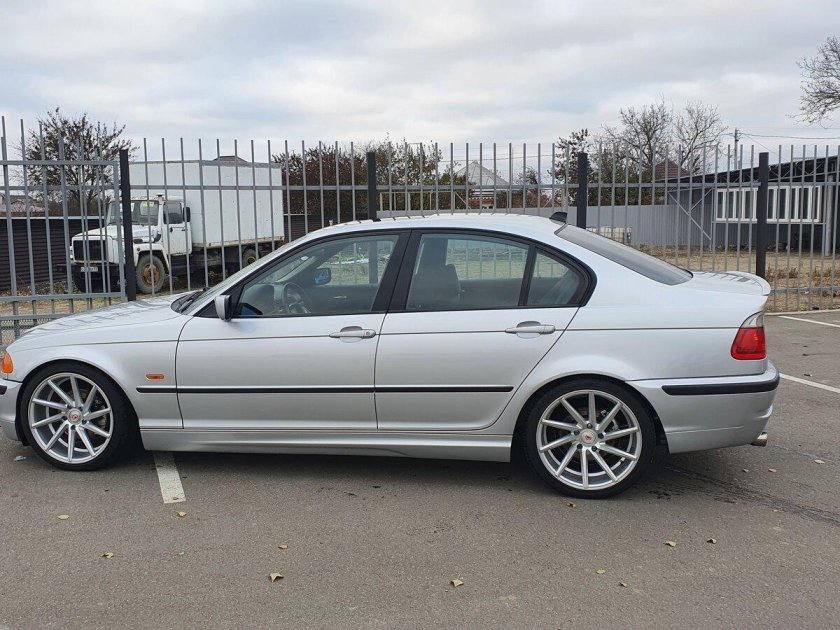 BMW 3 2000 седан