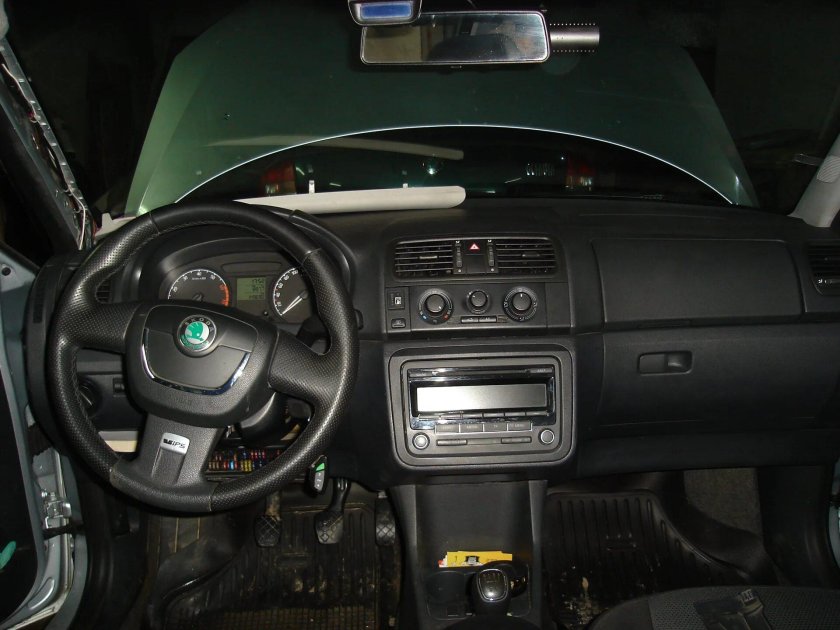 Снятие консоли на фабии 2