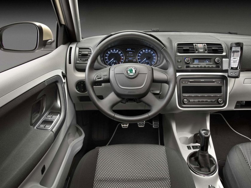 Шкода Фабия 2010 салон