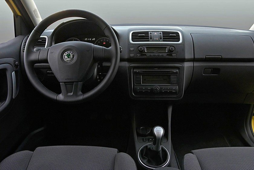 Шкода Фабия 2010 салон