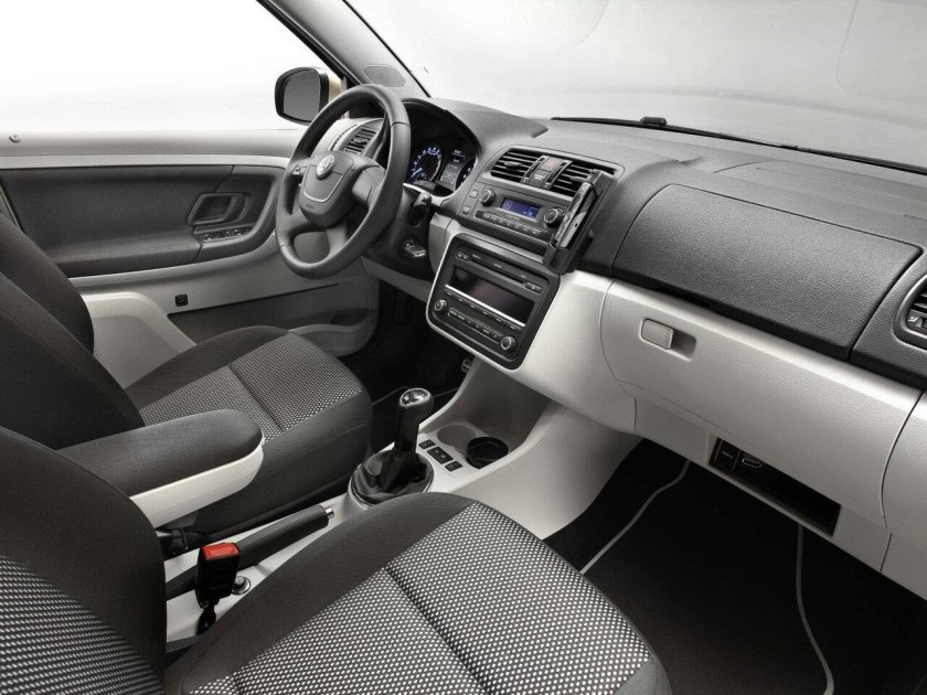 Шкода Фабия 2010 салон