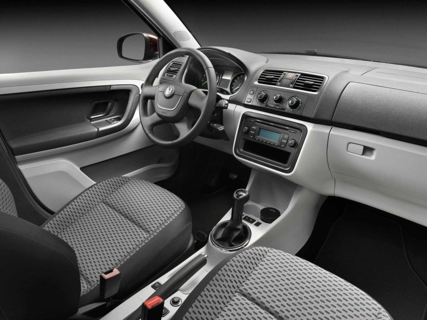 Skoda Fabia 2010 Interior