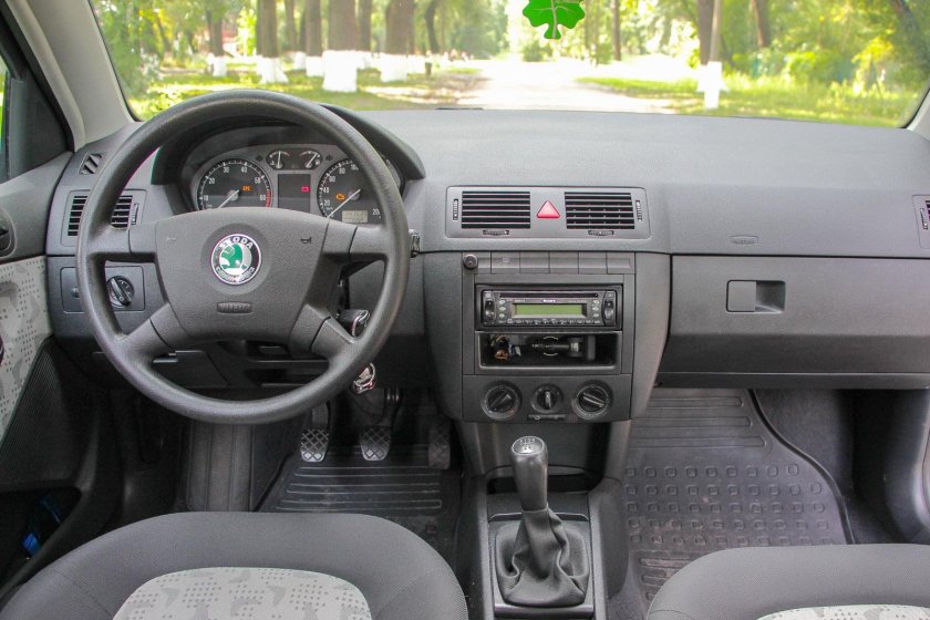 Шкода Фабия 2002 1.4