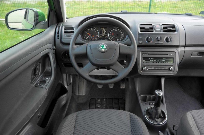 Шкода Фабия 1.2 салон