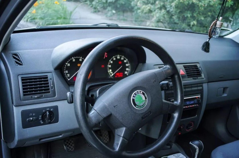 Шкода Фабия 1.2 салон