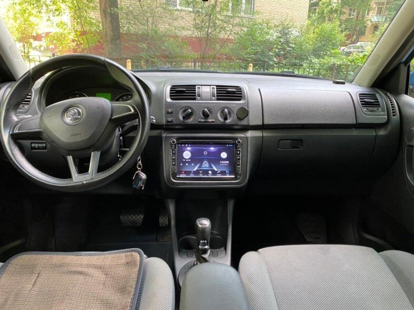 Skoda Fabia 2 интерьер