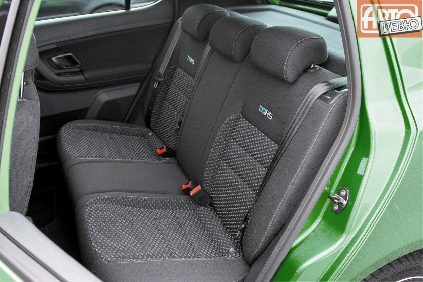 Шкода Фабия салон сзади