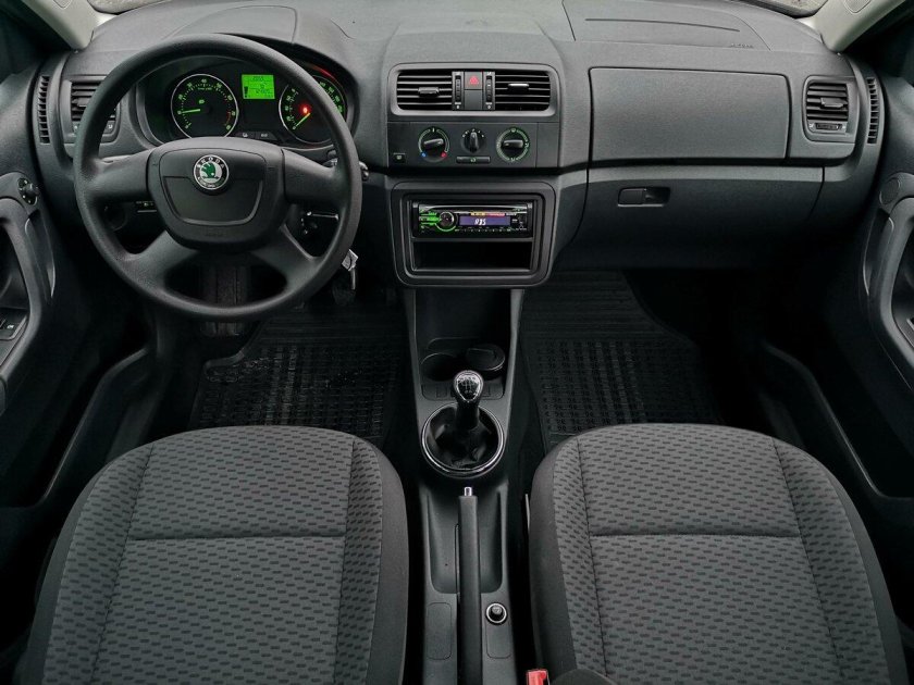 Шкода Фабия 1.2 салон