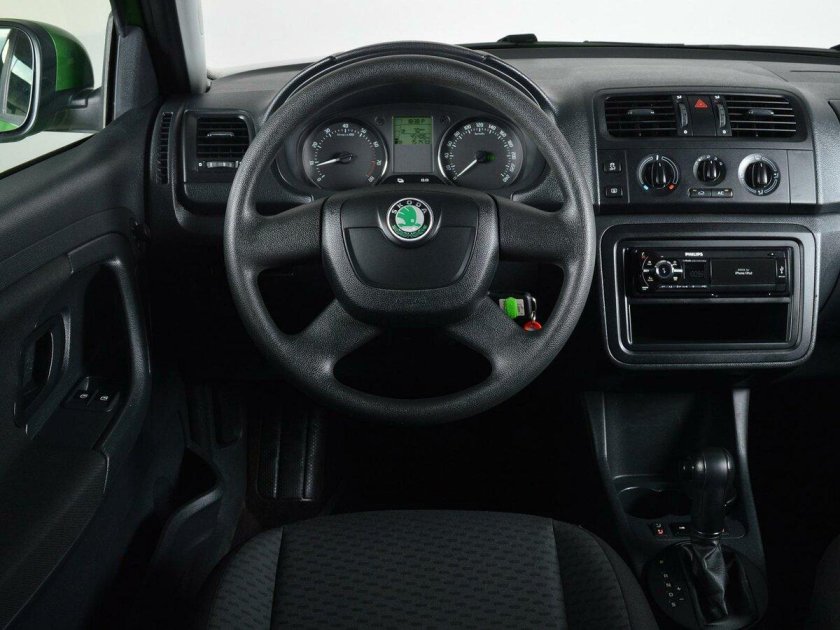 Шкода Фабия 2012 салон