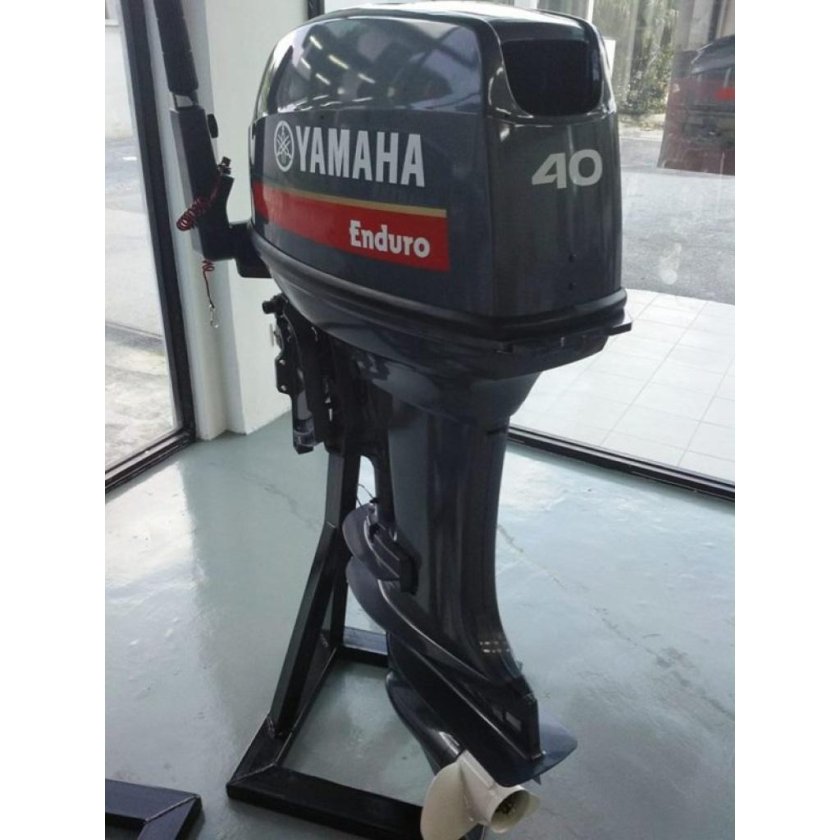 Ямаха 40 2х тактная