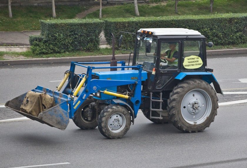 Погрузчик фронтальный ПКУ-0,8