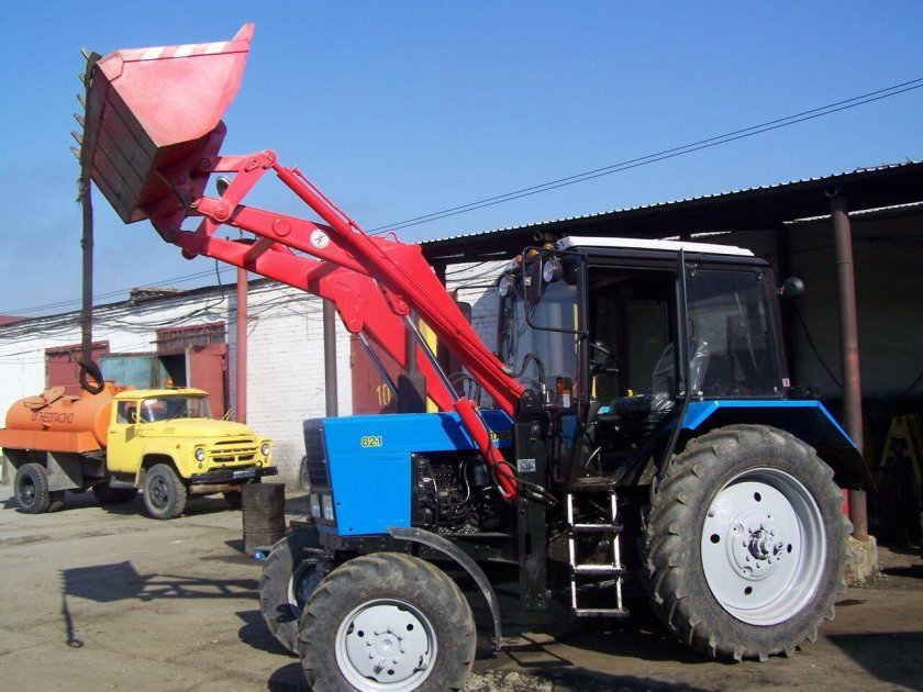 МТЗ 82 погрузчик и щетка