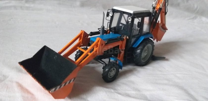 Трактор МТЗ 82.1 (ковш+отвал+щетка)