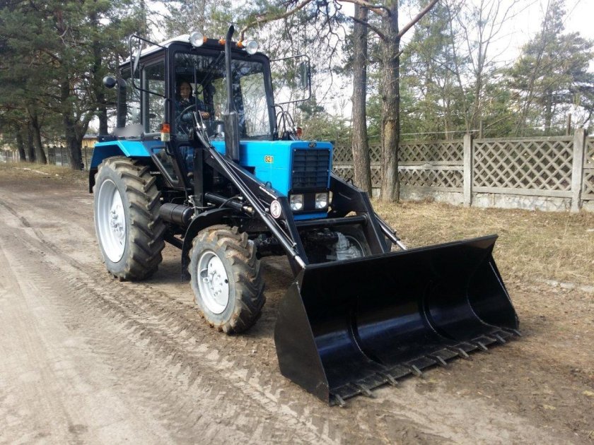 Трактор МТЗ 82 погрузчик