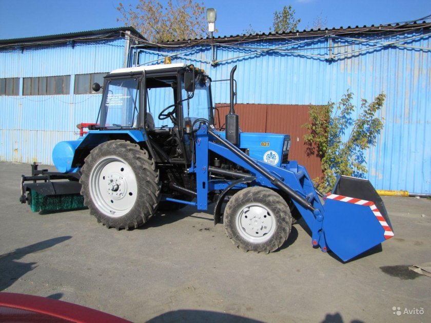 Трактор МТЗ 82.1 С куном и щеткой