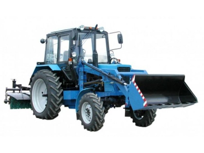 Трактор МТЗ 82.1 С ковшом и щеткой
