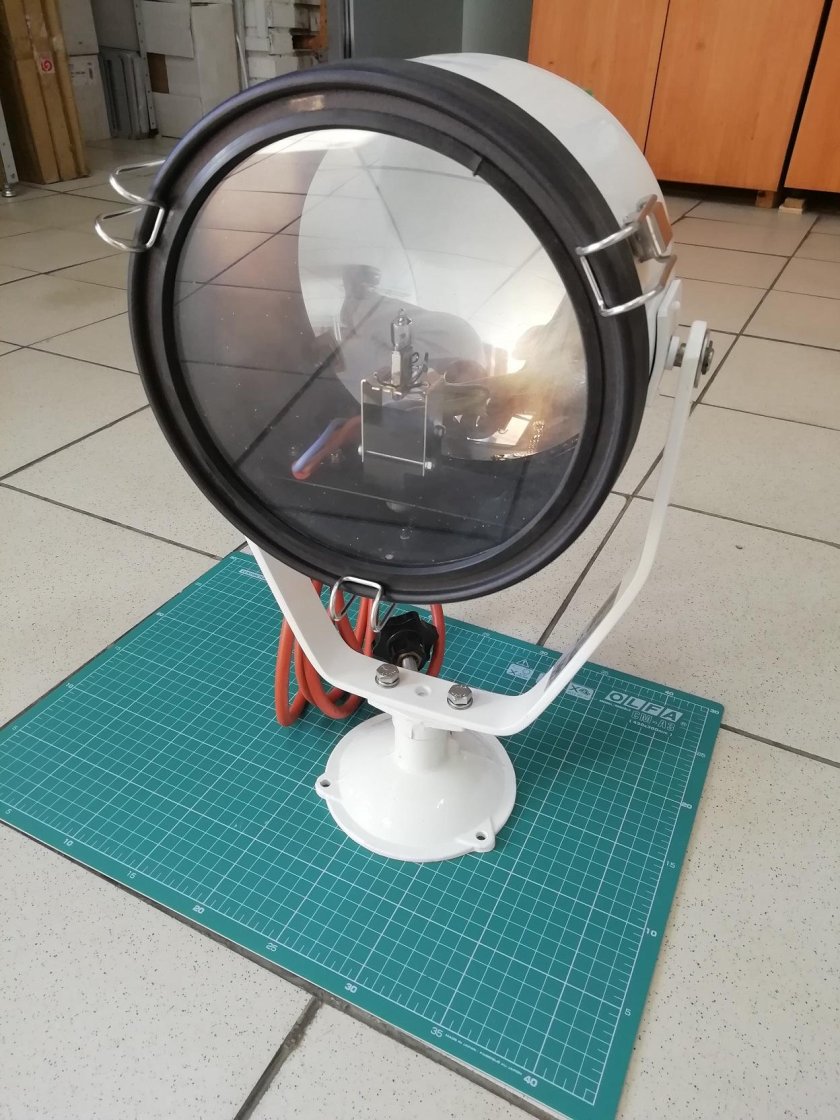 Корабельный прожектор