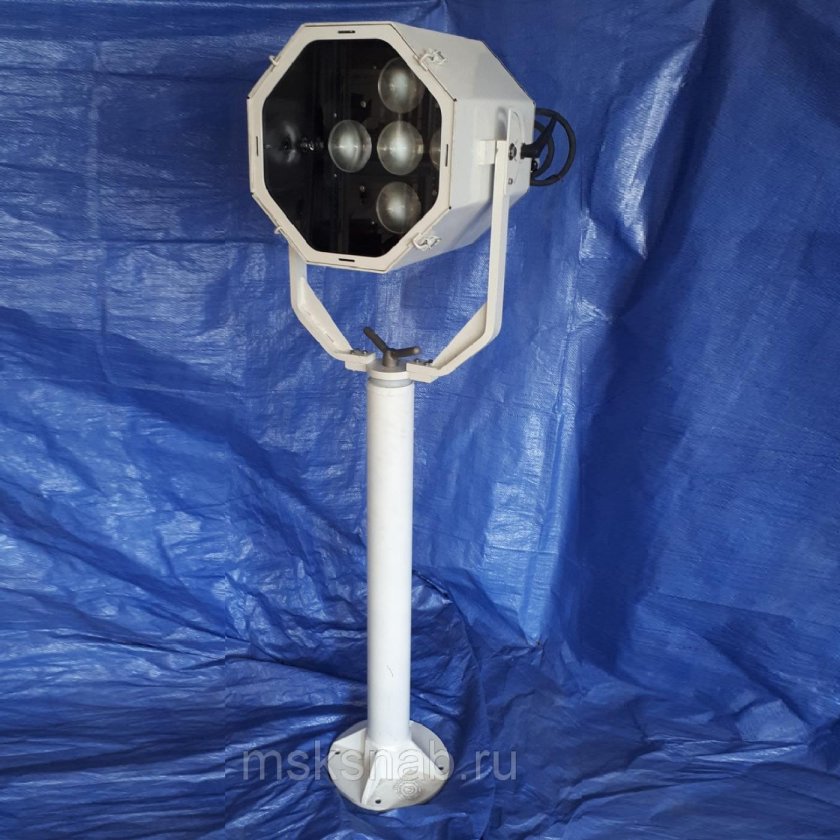 Судовой прожектор на 24 вольта