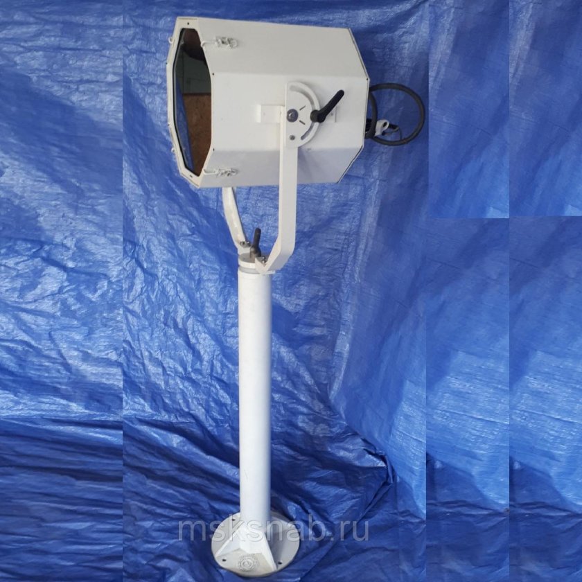 Судовой прожектор на 24 вольта