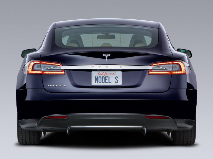 Tesla model 3 зад