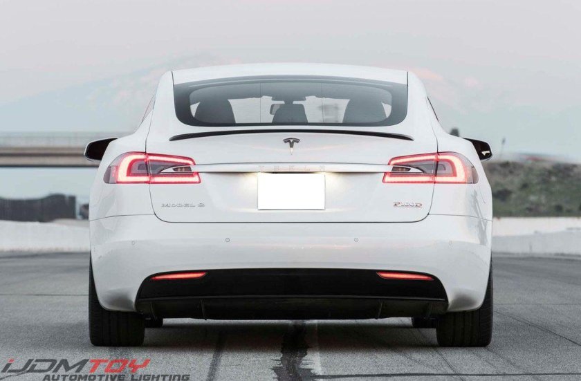 Тесла модель s сзади