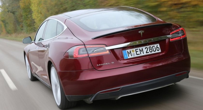 Tesla автомобиль