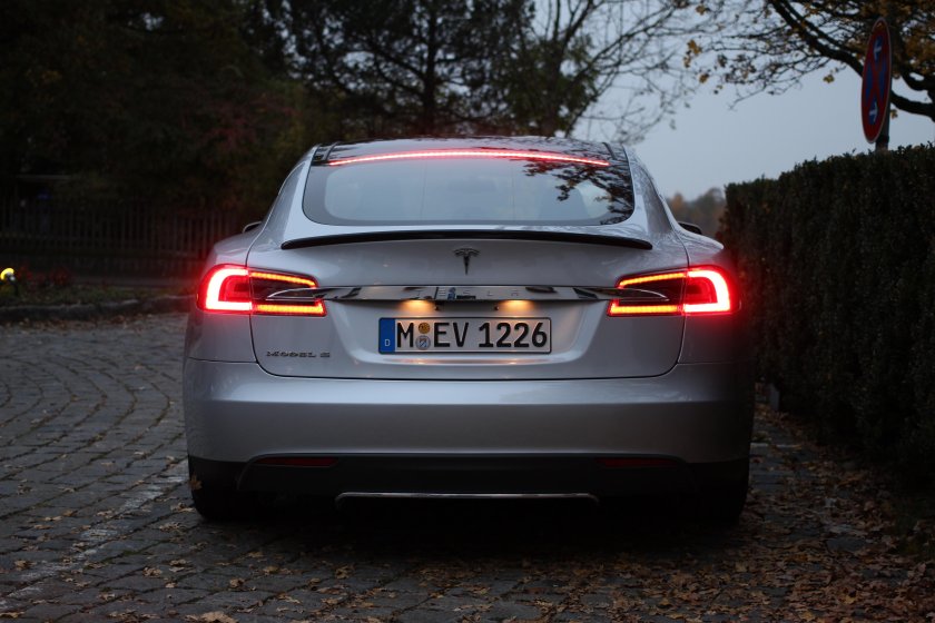 Задние фары Tesla model 3