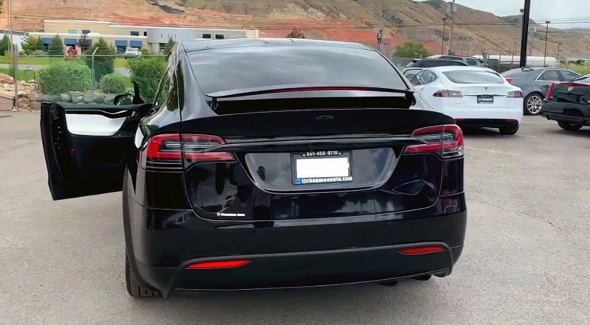 Тесла сзади