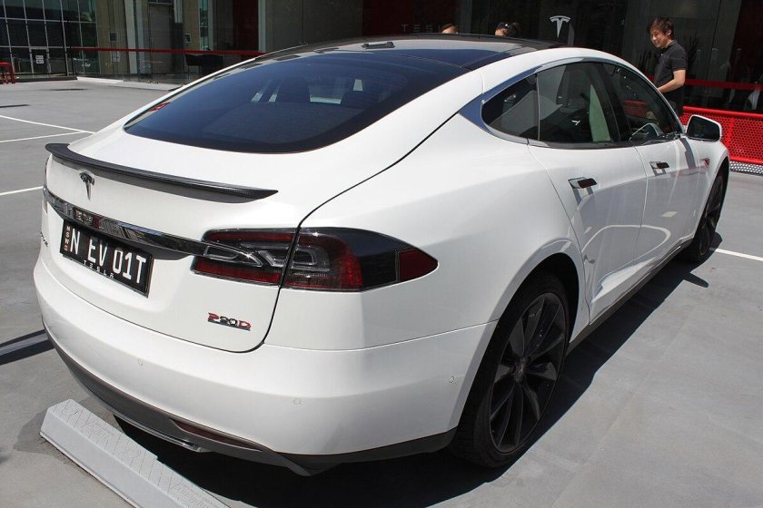 Тесла model s p90d