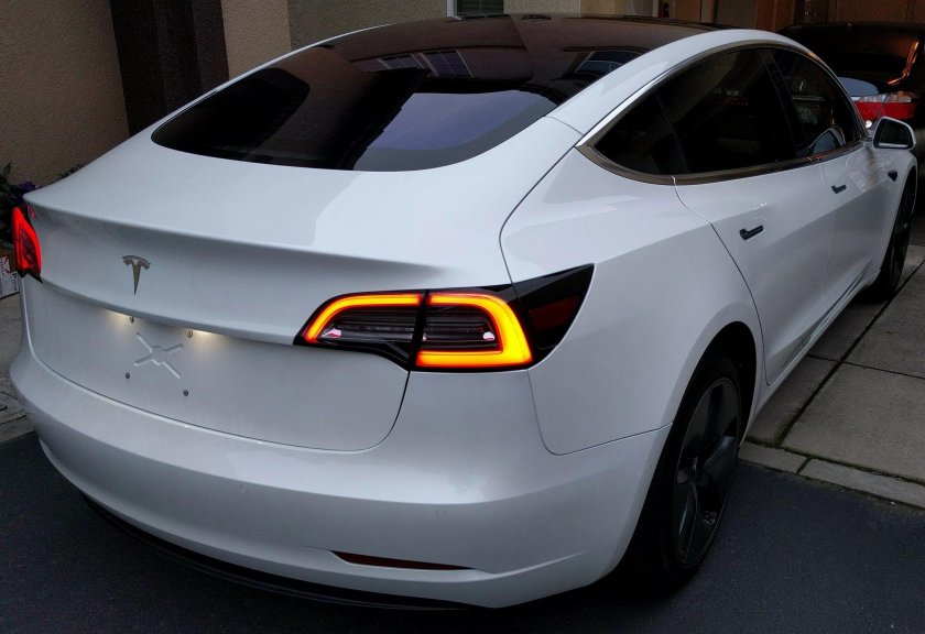 Тесла модел 3