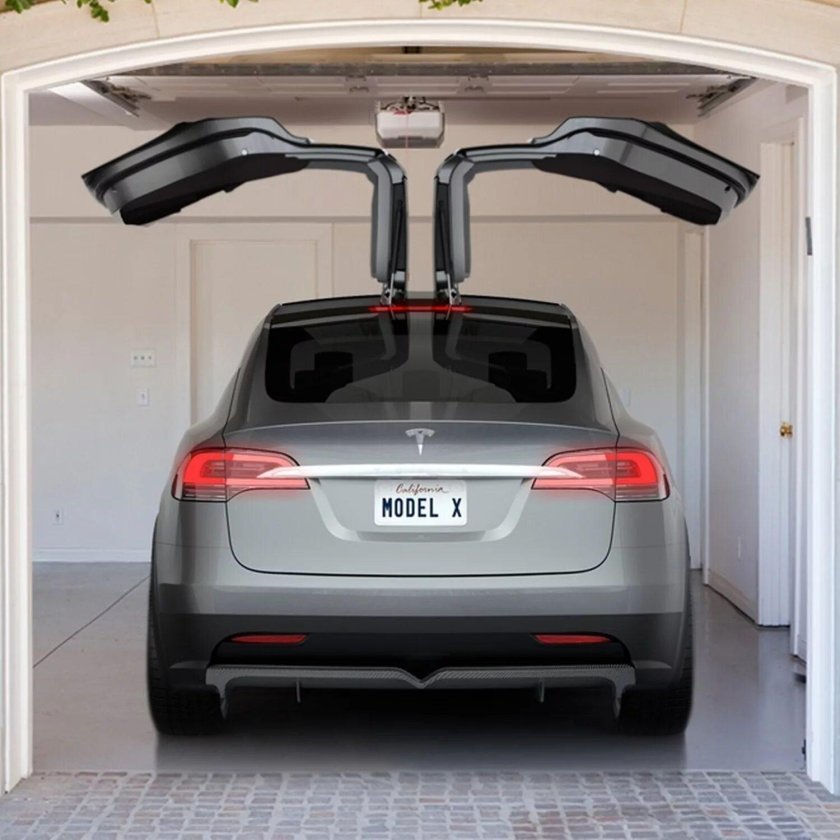 Tesla model x сзади