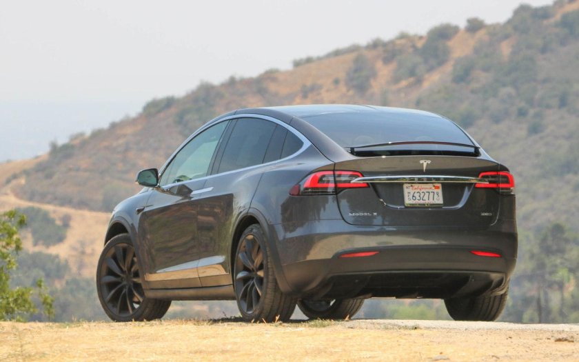 Машина Tesla model x 2018