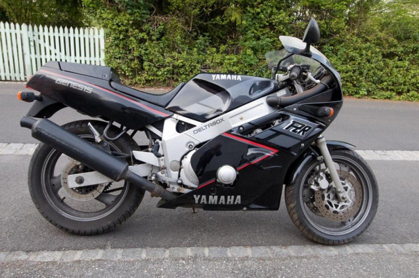 Yamaha fzr600r