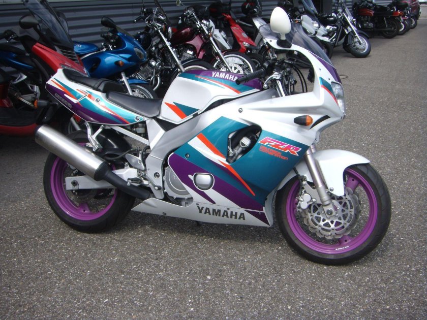Yamaha fzr600r