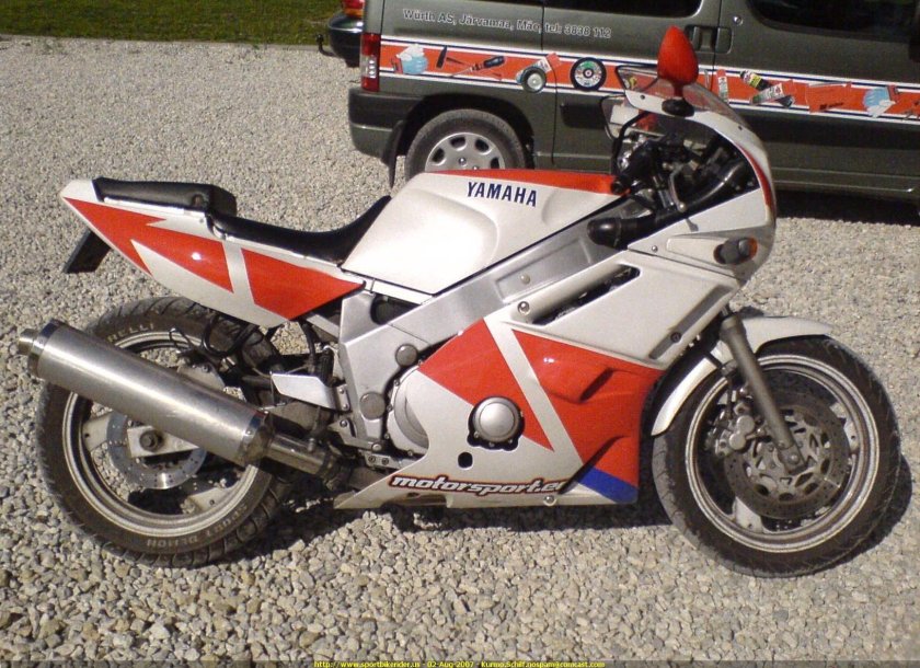 Yamaha FZR 600